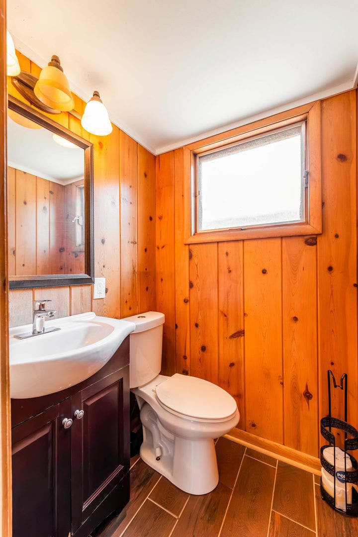 833 Douglas Avenue, Aurora, IL 60505 833 Douglas Avenue, Aurora, IL 60505