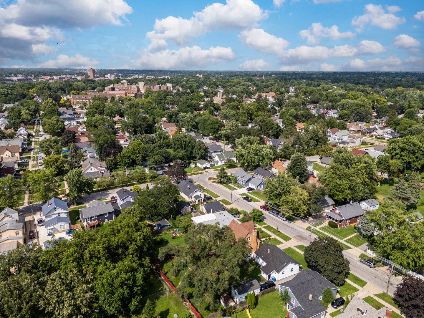 833 Douglas Avenue, Aurora, IL 60505 833 Douglas Avenue, Aurora, IL 60505