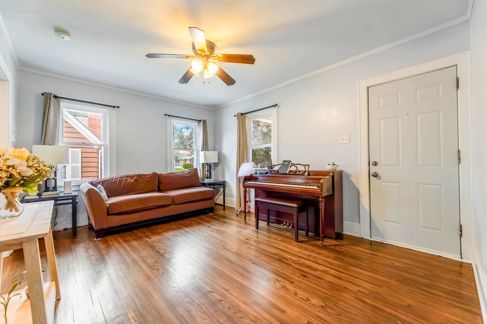 833 Douglas Avenue, Aurora, IL 60505 833 Douglas Avenue, Aurora, IL 60505