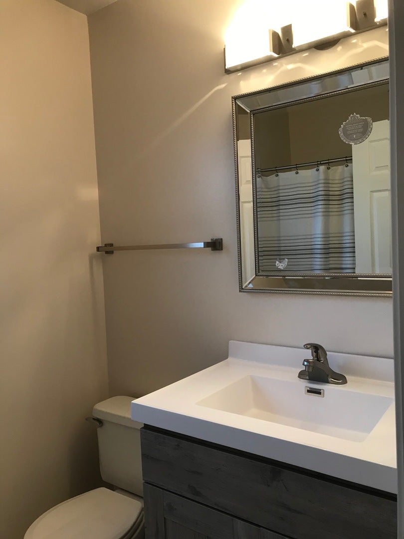 2320 College Green Drive, Elgin, IL 60123 2320 College Green Drive, Elgin, IL 60123