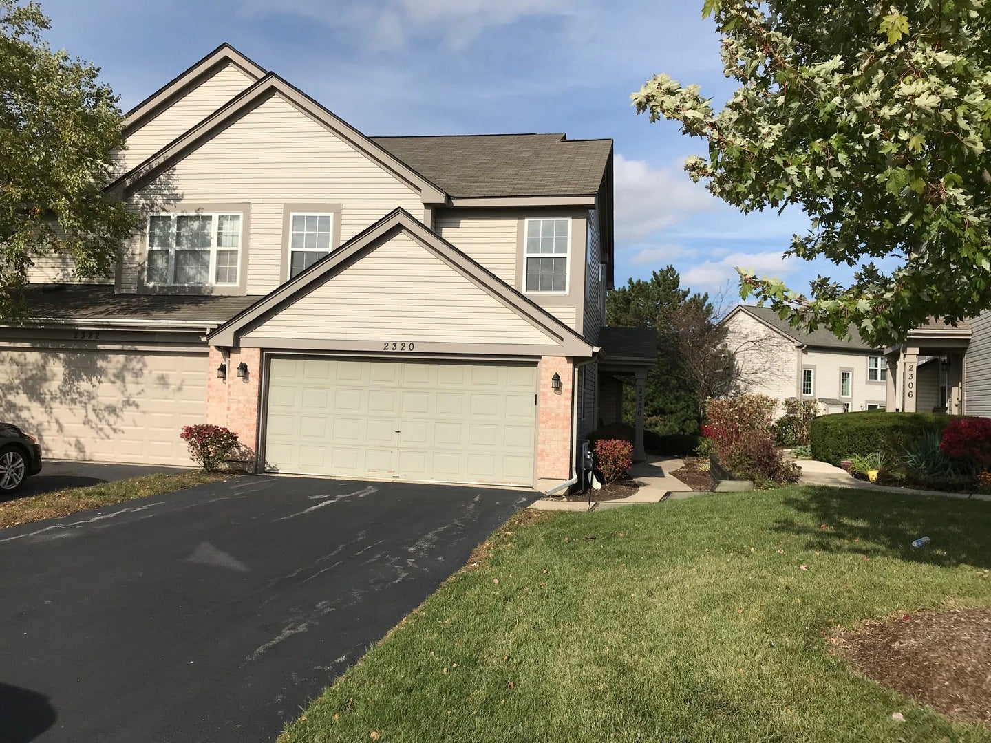 2320 College Green Drive, Elgin, IL 60123 2320 College Green Drive, Elgin, IL 60123