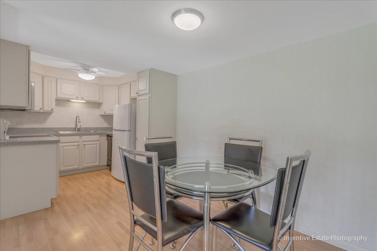 5300 Walnut Avenue, #22B, Downers Grove, IL 60515