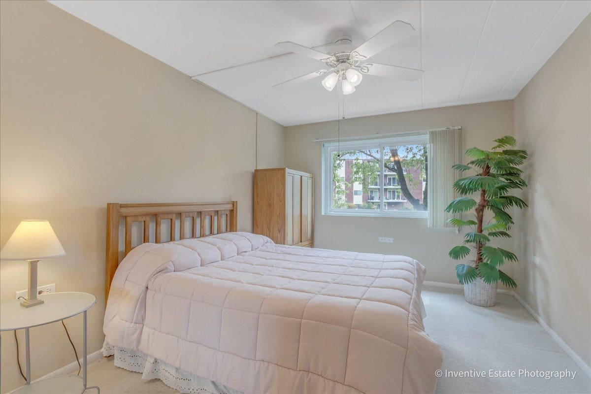 5300 Walnut Avenue, #22B, Downers Grove, IL 60515
