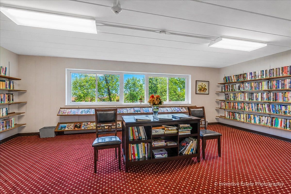 5300 Walnut Avenue, #22B, Downers Grove, IL 60515