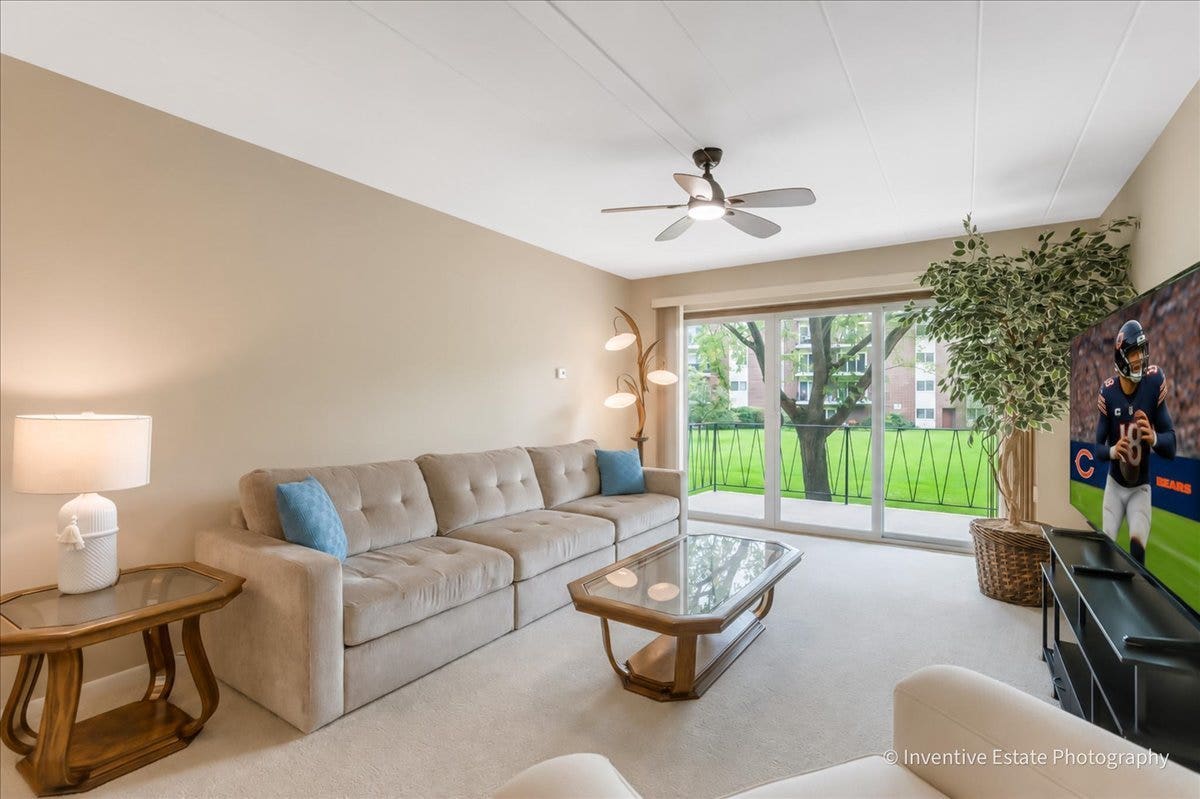 5300 Walnut Avenue, #22B, Downers Grove, IL 60515