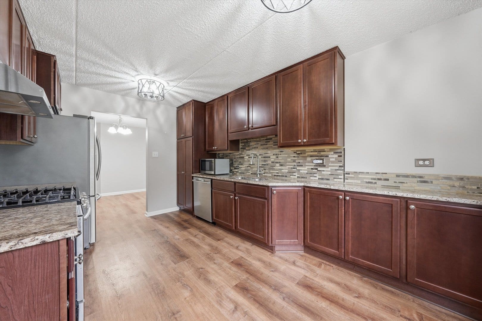 Custom 42" Cabinets, Granite Counter Tops, Ceramic