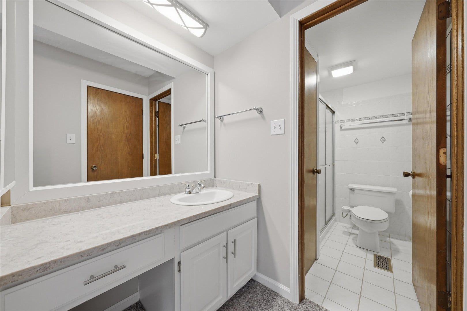 Dressing Area and Sink!