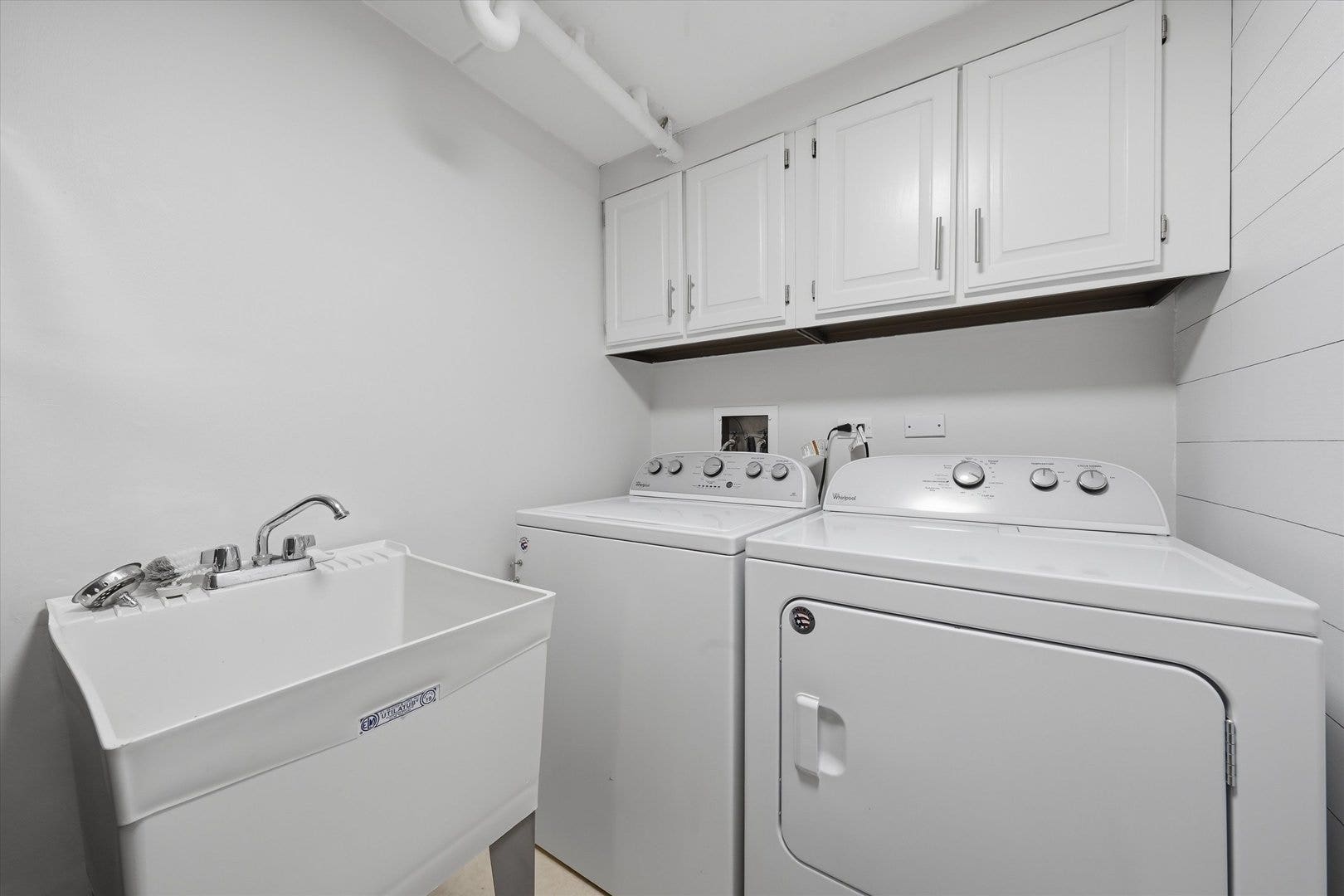 Full Size Washer and Dryer Plus a Utility Sink!!