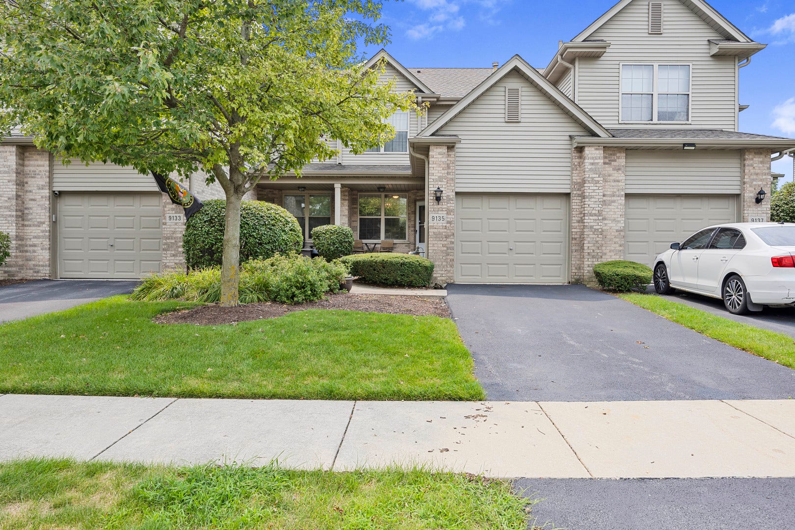 9135 Mansfield Drive, Tinley Park, IL 60487 9135 Mansfield Drive, Tinley Park, IL 60487