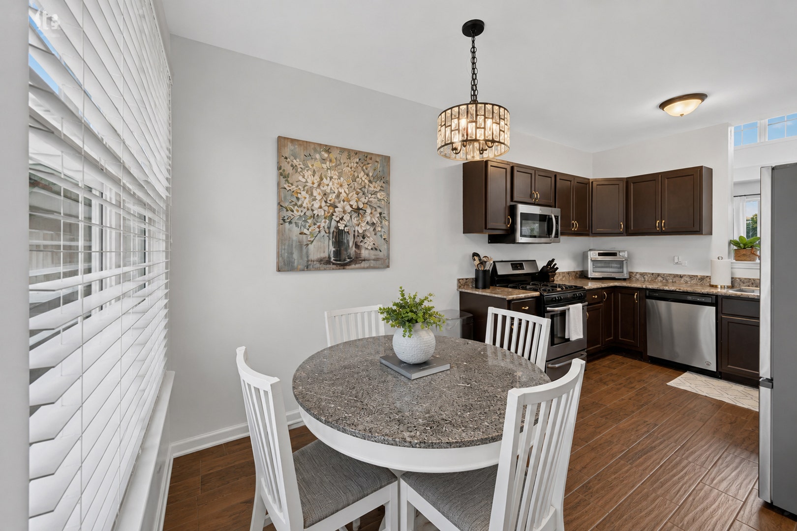 9135 Mansfield Drive, Tinley Park, IL 60487 9135 Mansfield Drive, Tinley Park, IL 60487