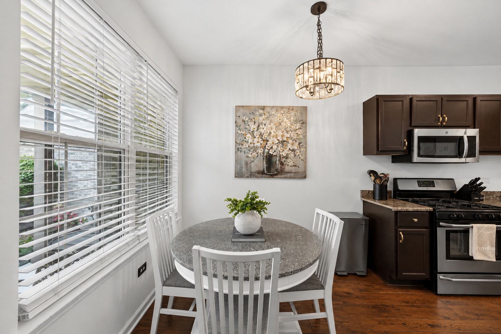 9135 Mansfield Drive, Tinley Park, IL 60487 9135 Mansfield Drive, Tinley Park, IL 60487