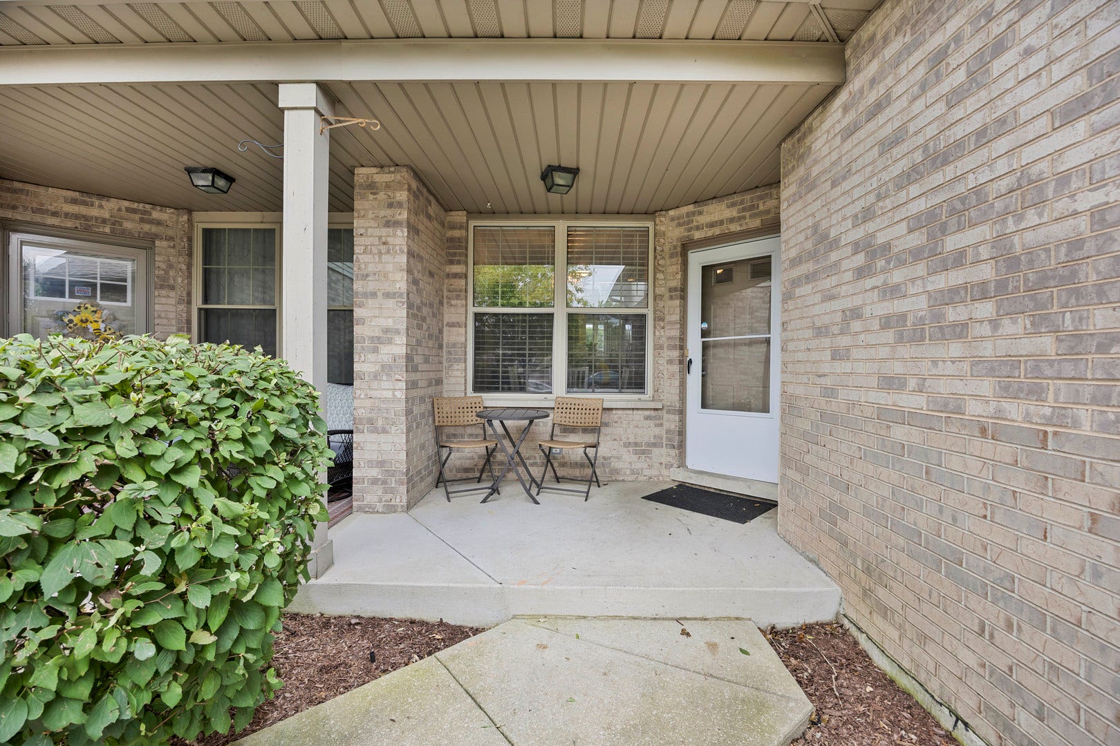 9135 Mansfield Drive, Tinley Park, IL 60487 9135 Mansfield Drive, Tinley Park, IL 60487