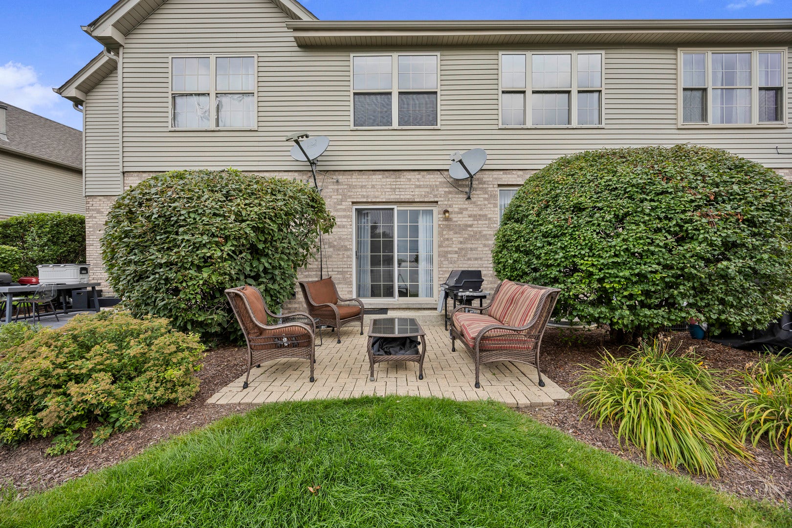 9135 Mansfield Drive, Tinley Park, IL 60487 9135 Mansfield Drive, Tinley Park, IL 60487