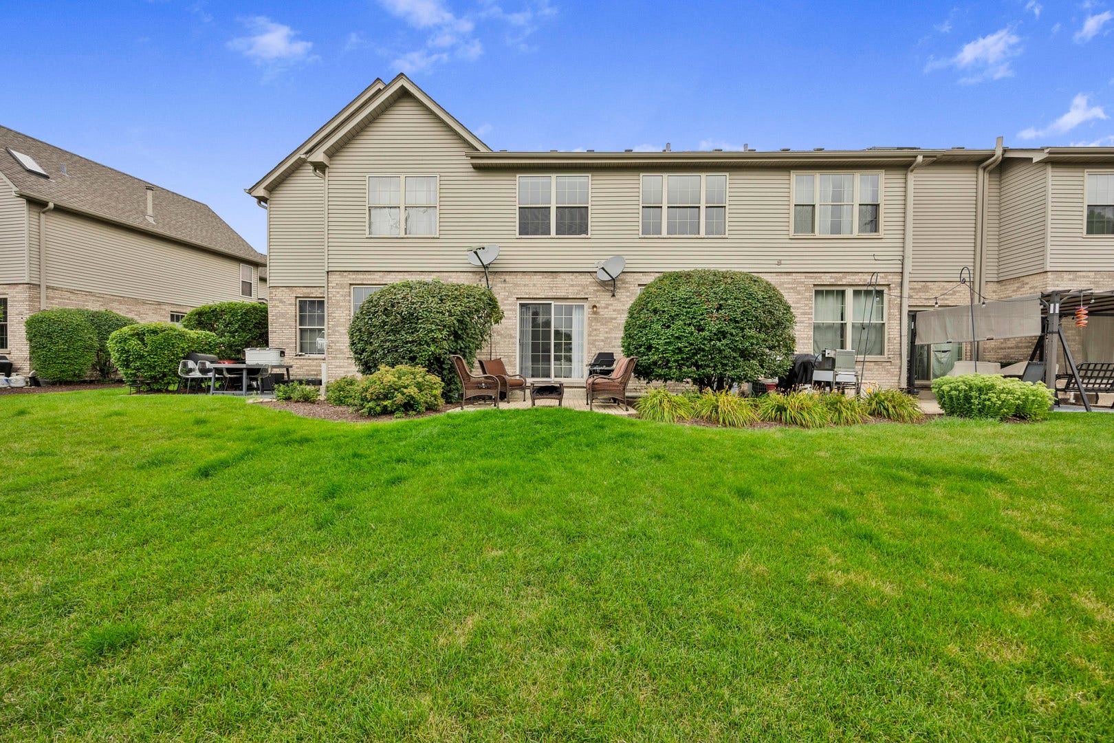 9135 Mansfield Drive, Tinley Park, IL 60487 9135 Mansfield Drive, Tinley Park, IL 60487