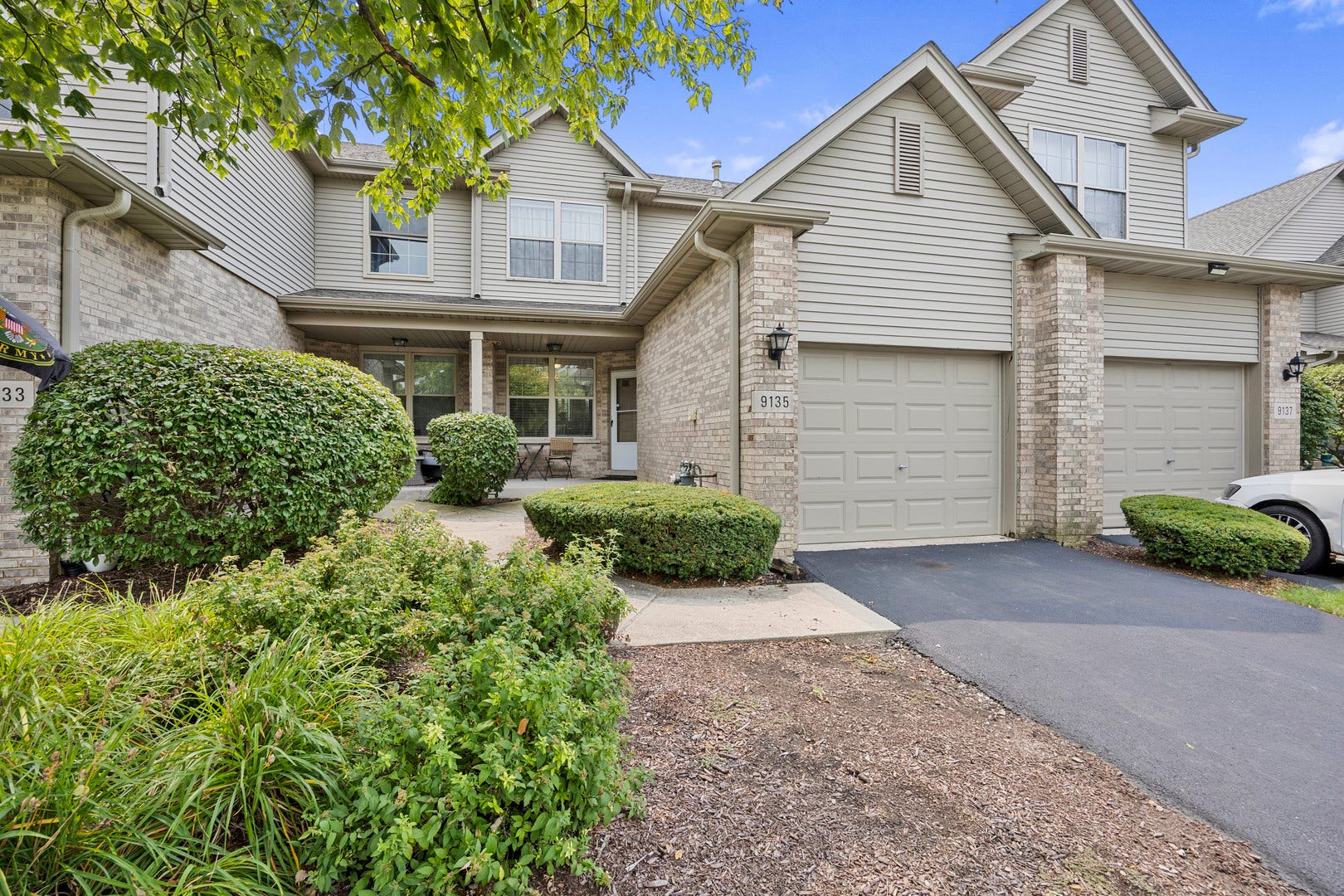 9135 Mansfield Drive, Tinley Park, IL 60487 9135 Mansfield Drive, Tinley Park, IL 60487