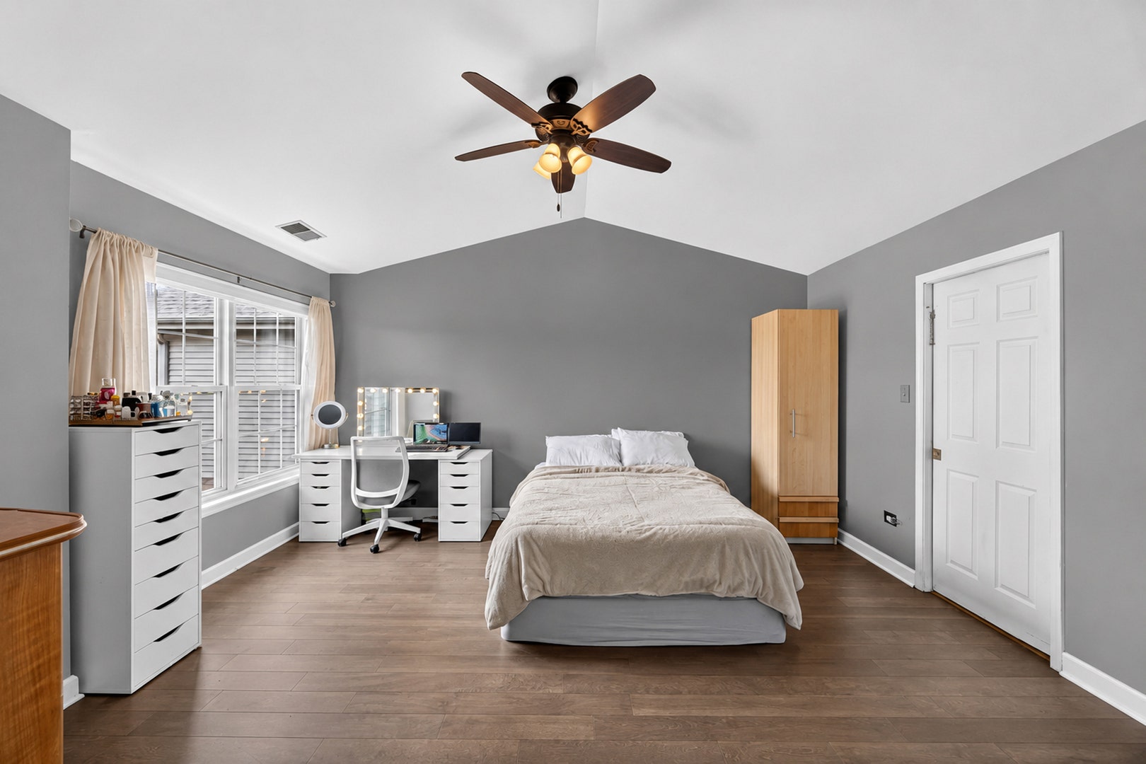 9135 Mansfield Drive, Tinley Park, IL 60487 9135 Mansfield Drive, Tinley Park, IL 60487
