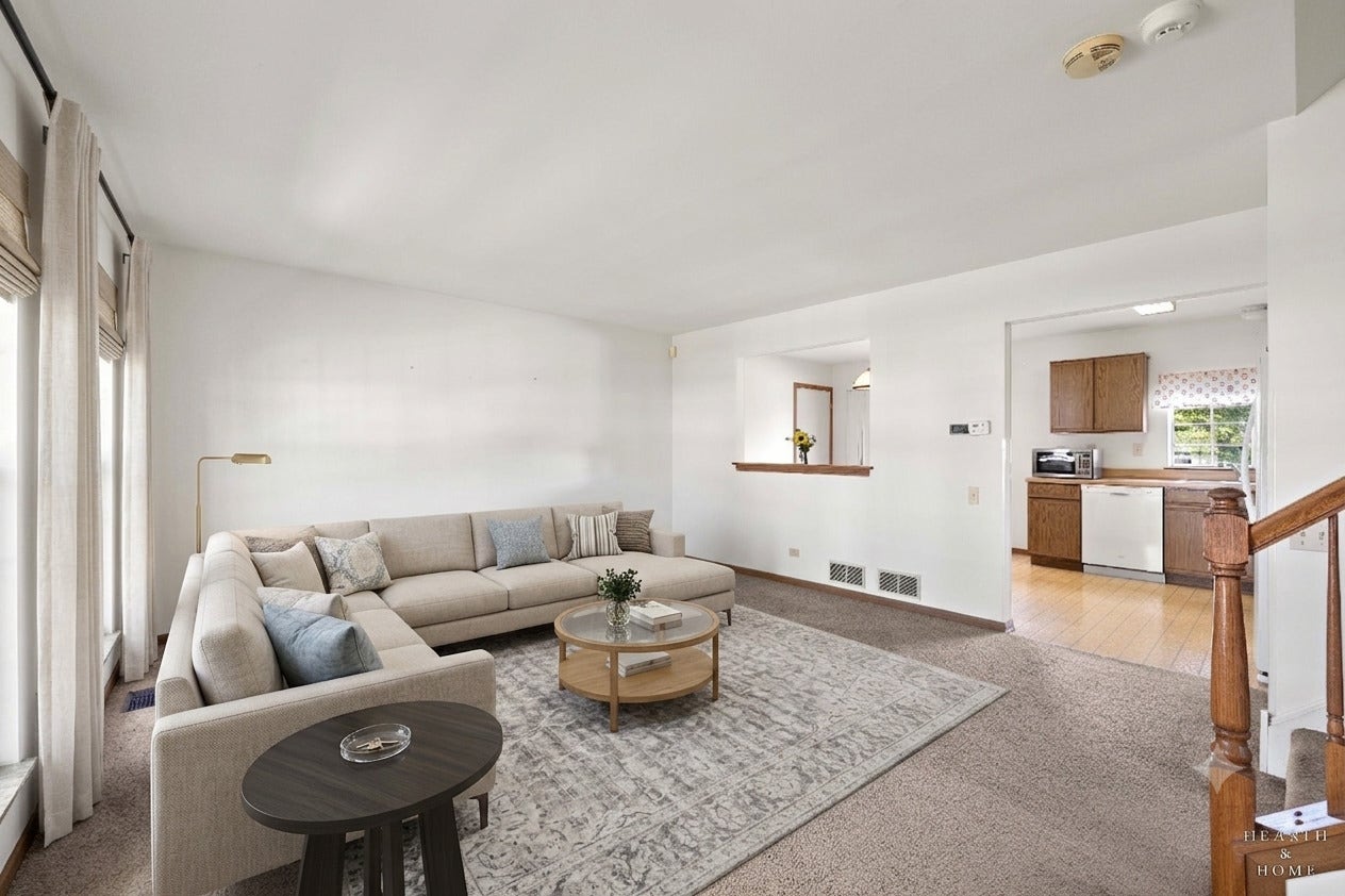 2075 Aronomink Circle, Elgin, IL 60123 2075 Aronomink Circle, Elgin, IL 60123