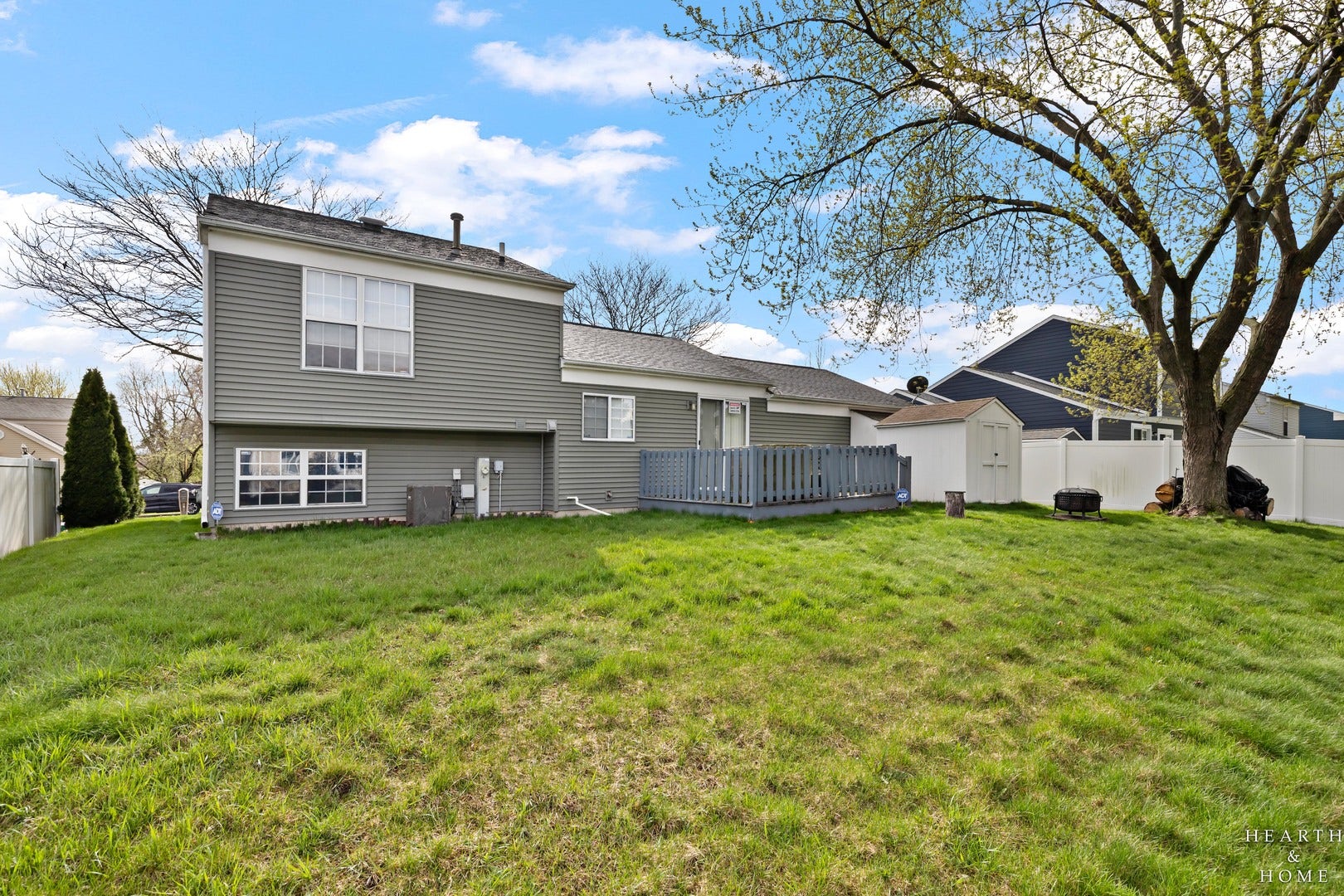 2075 Aronomink Circle, Elgin, IL 60123 2075 Aronomink Circle, Elgin, IL 60123