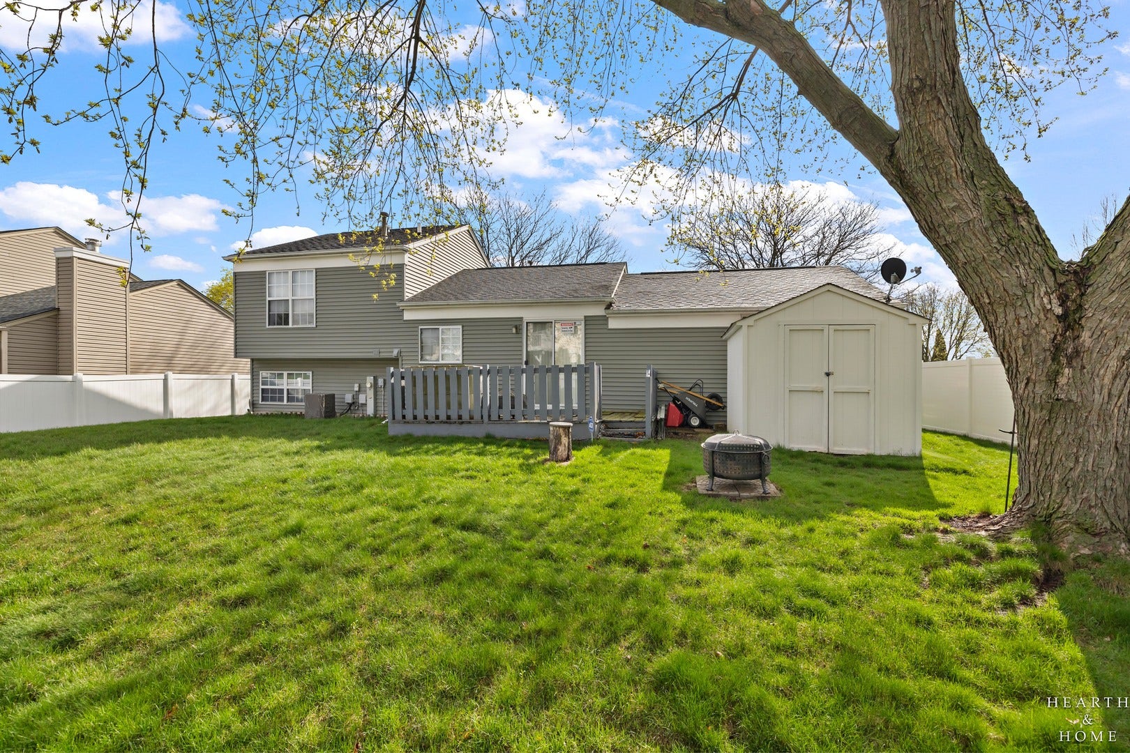 2075 Aronomink Circle, Elgin, IL 60123 2075 Aronomink Circle, Elgin, IL 60123