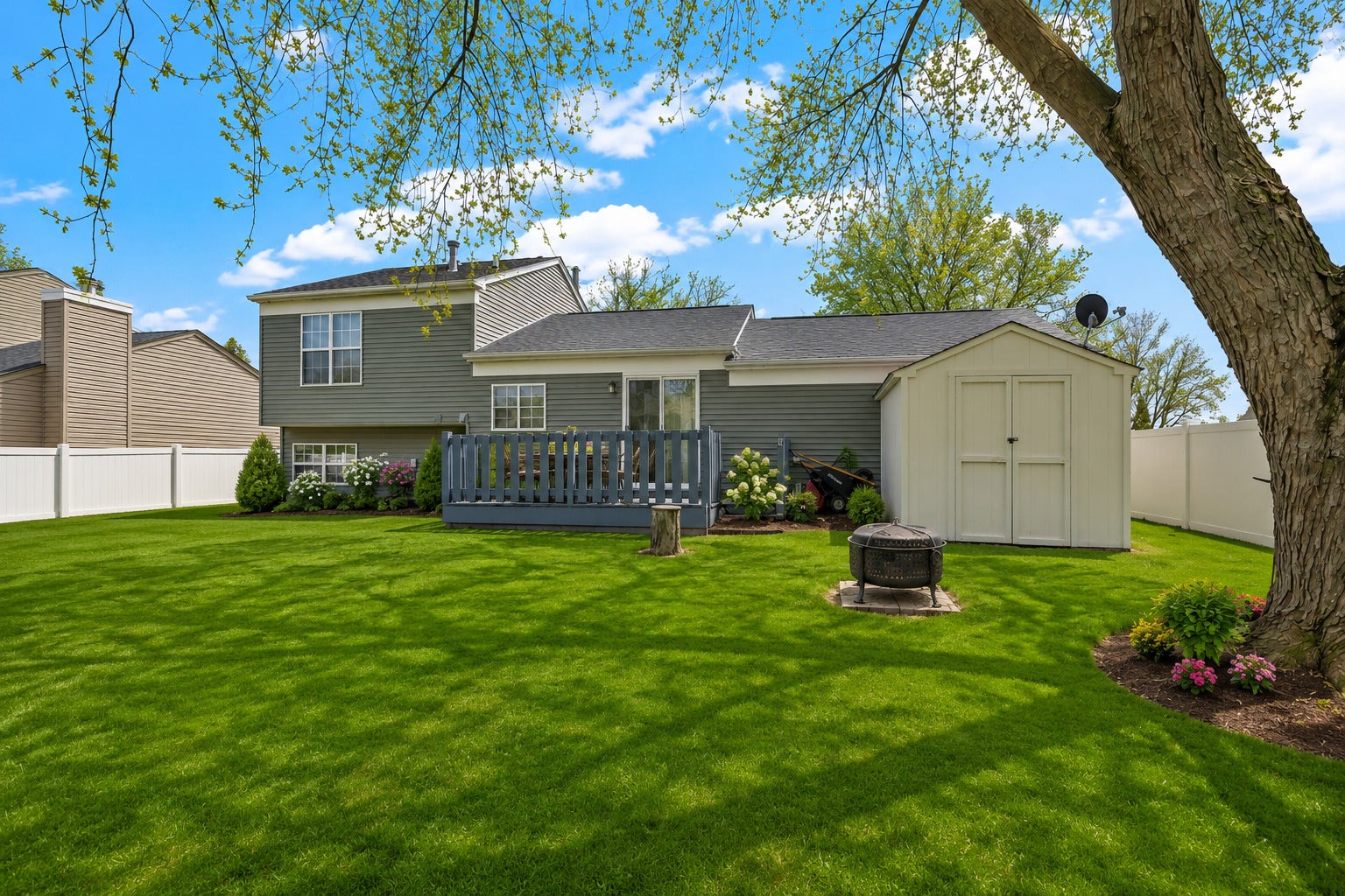 2075 Aronomink Circle, Elgin, IL 60123 2075 Aronomink Circle, Elgin, IL 60123