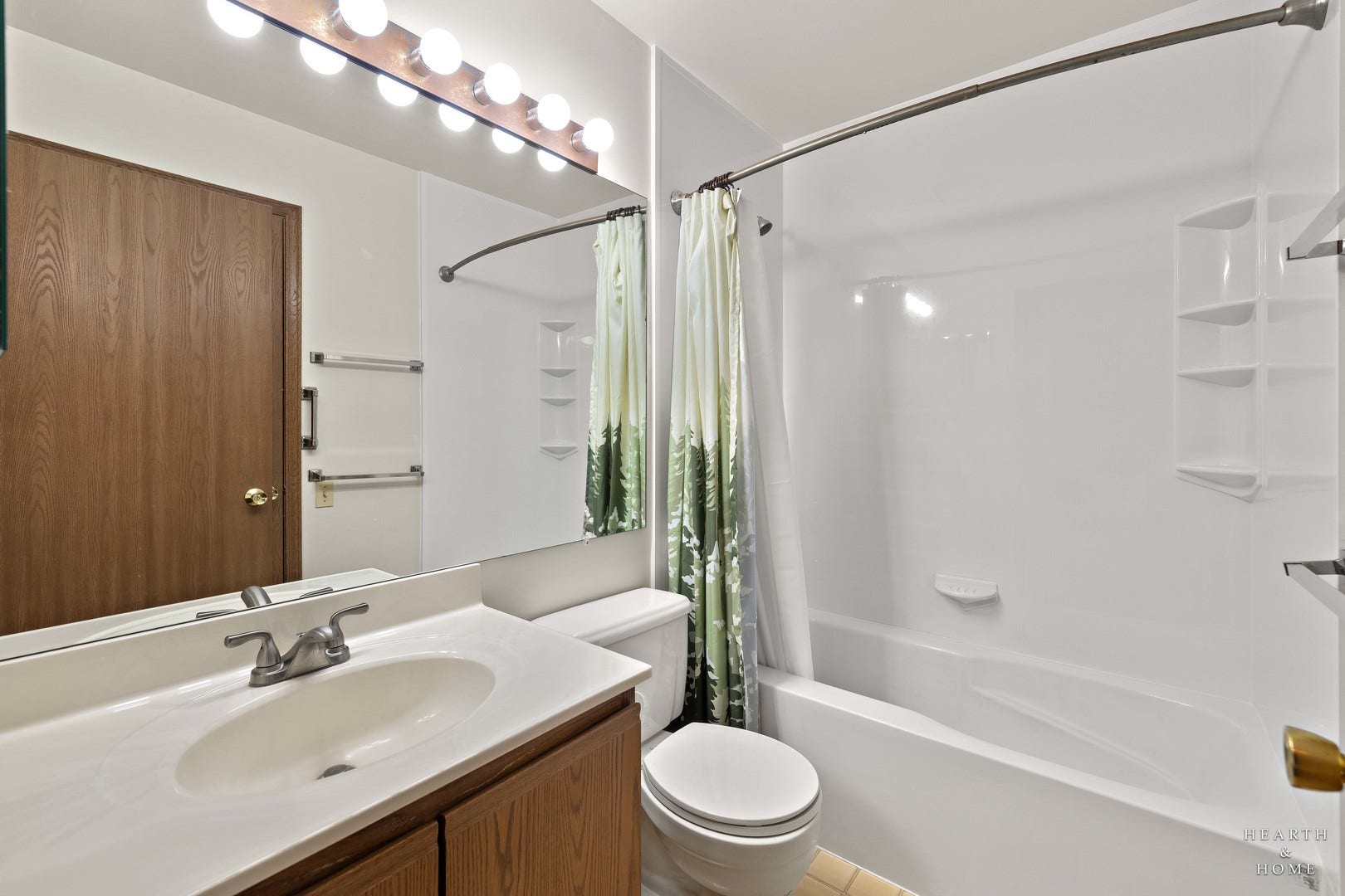 2075 Aronomink Circle, Elgin, IL 60123 2075 Aronomink Circle, Elgin, IL 60123