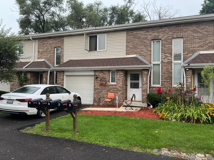 Property photo for 10956 S 76th Avenue, #F, Palos Hills, IL