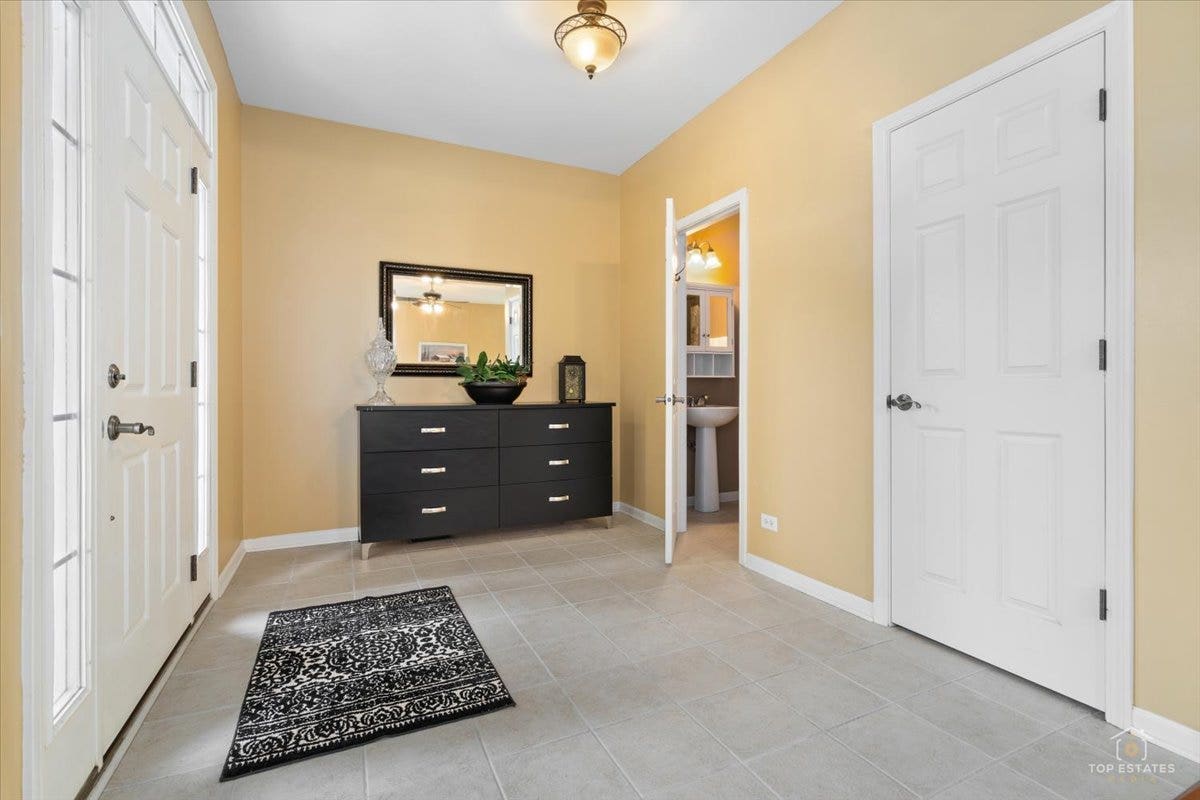 3051 Bridgeham Street, Elgin, IL 60124
