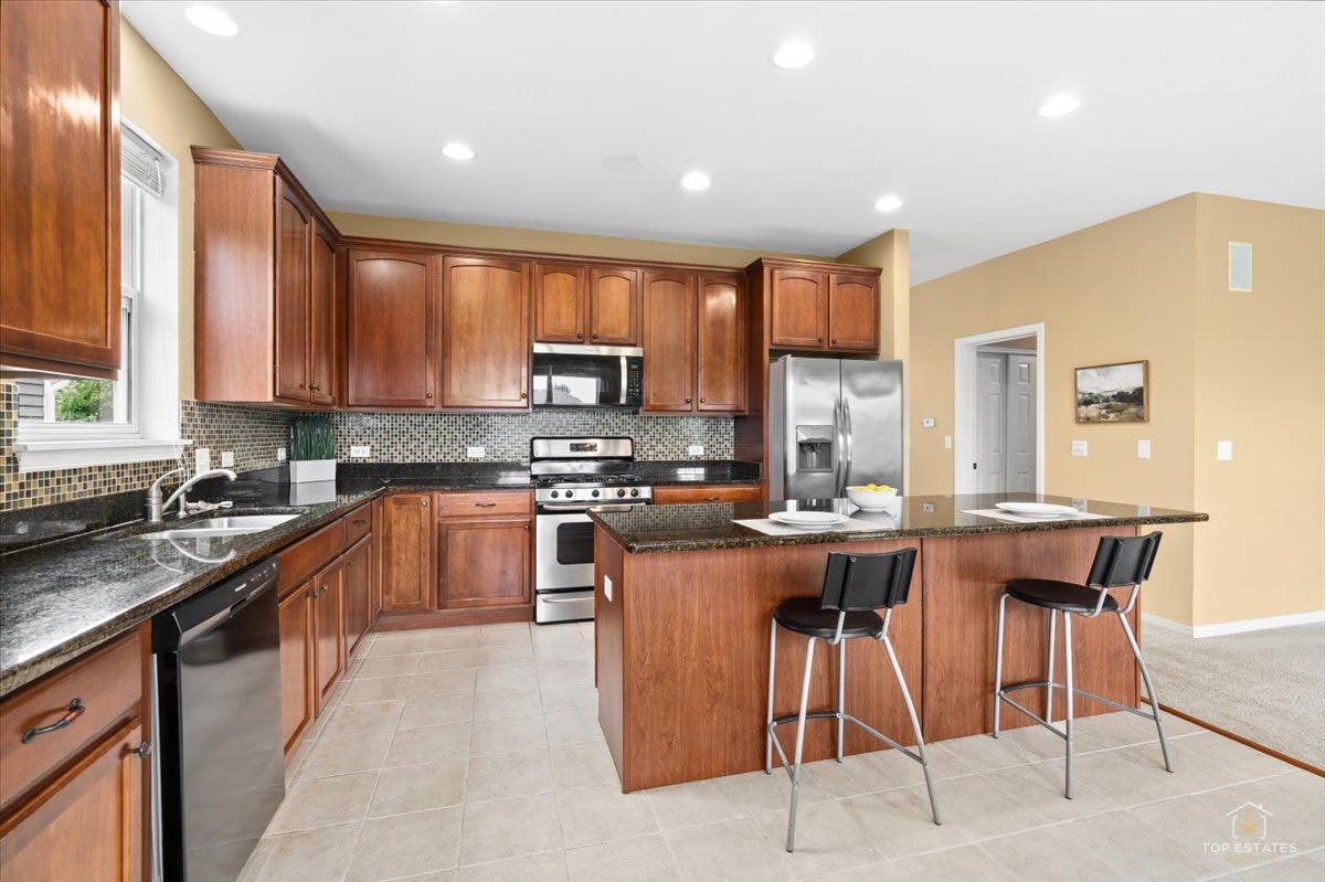3051 Bridgeham Street, Elgin, IL 60124