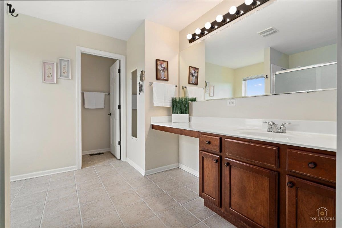 3051 Bridgeham Street, Elgin, IL 60124