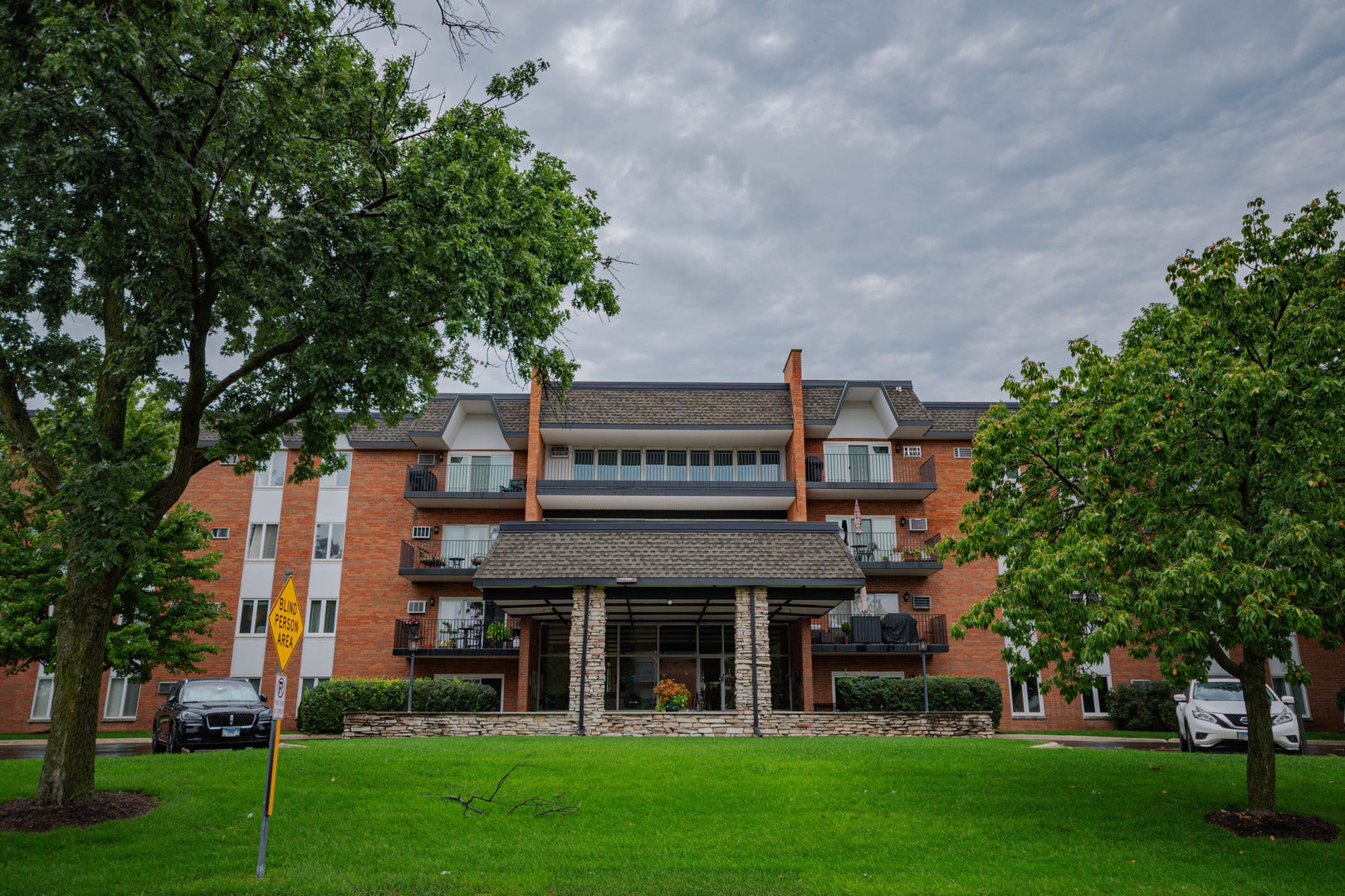 4221 Saratoga Avenue, #107A, Downers Grove, IL 60515 4221 Saratoga Avenue, #107A, Downers Grove, IL 60515
