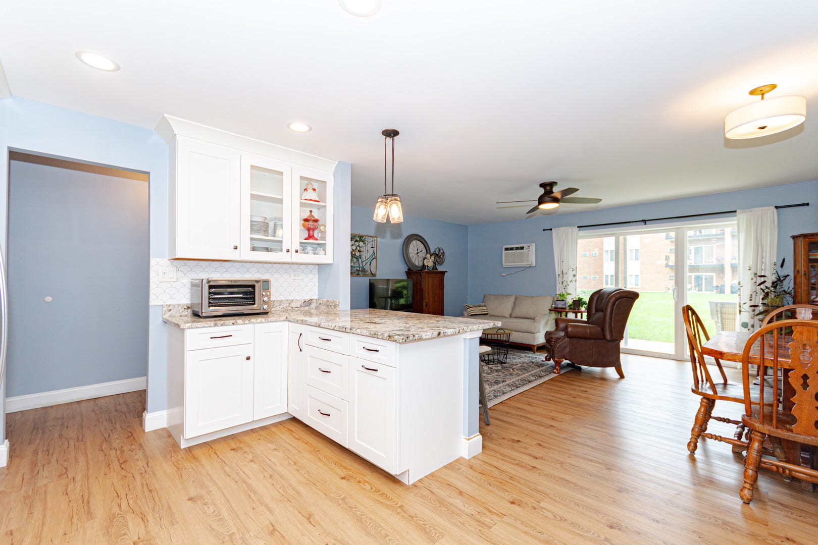4221 Saratoga Avenue, #107A, Downers Grove, IL 60515 4221 Saratoga Avenue, #107A, Downers Grove, IL 60515