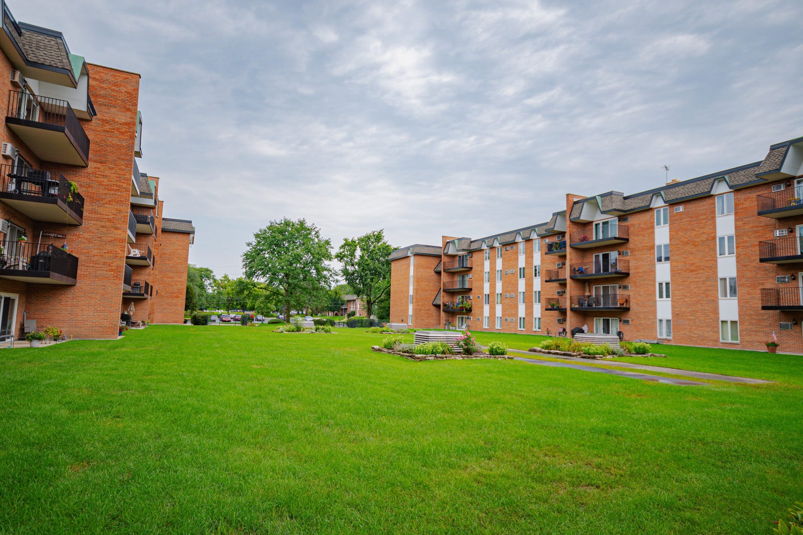 4221 Saratoga Avenue, #107A, Downers Grove, IL 60515 4221 Saratoga Avenue, #107A, Downers Grove, IL 60515