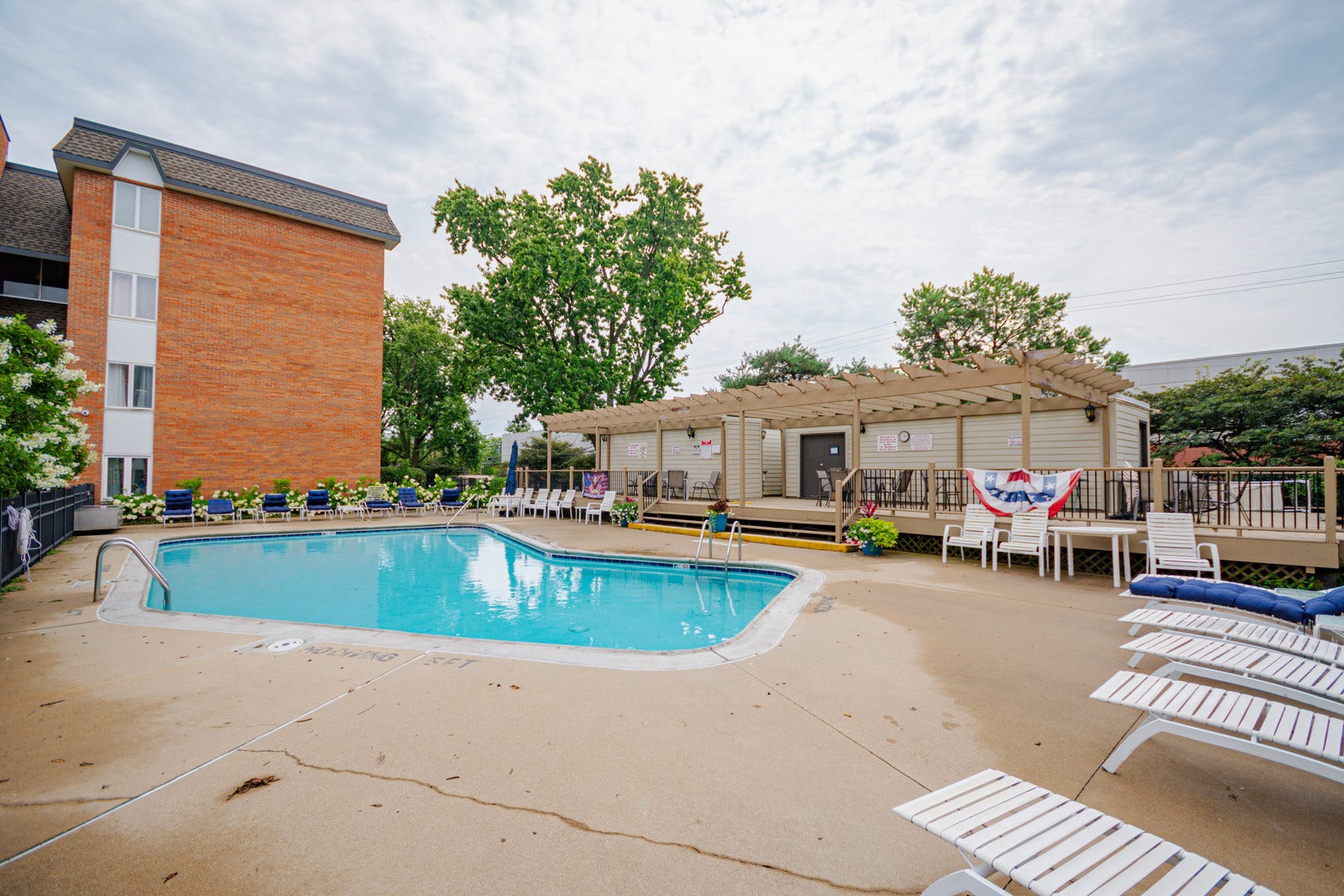 4221 Saratoga Avenue, #107A, Downers Grove, IL 60515 4221 Saratoga Avenue, #107A, Downers Grove, IL 60515