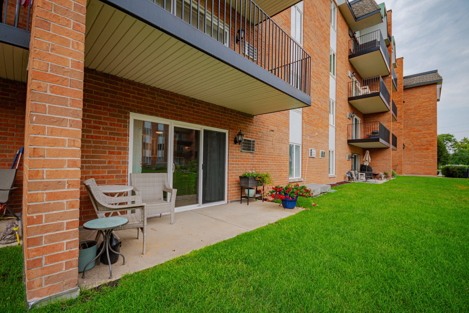 4221 Saratoga Avenue, #107A, Downers Grove, IL 60515 4221 Saratoga Avenue, #107A, Downers Grove, IL 60515