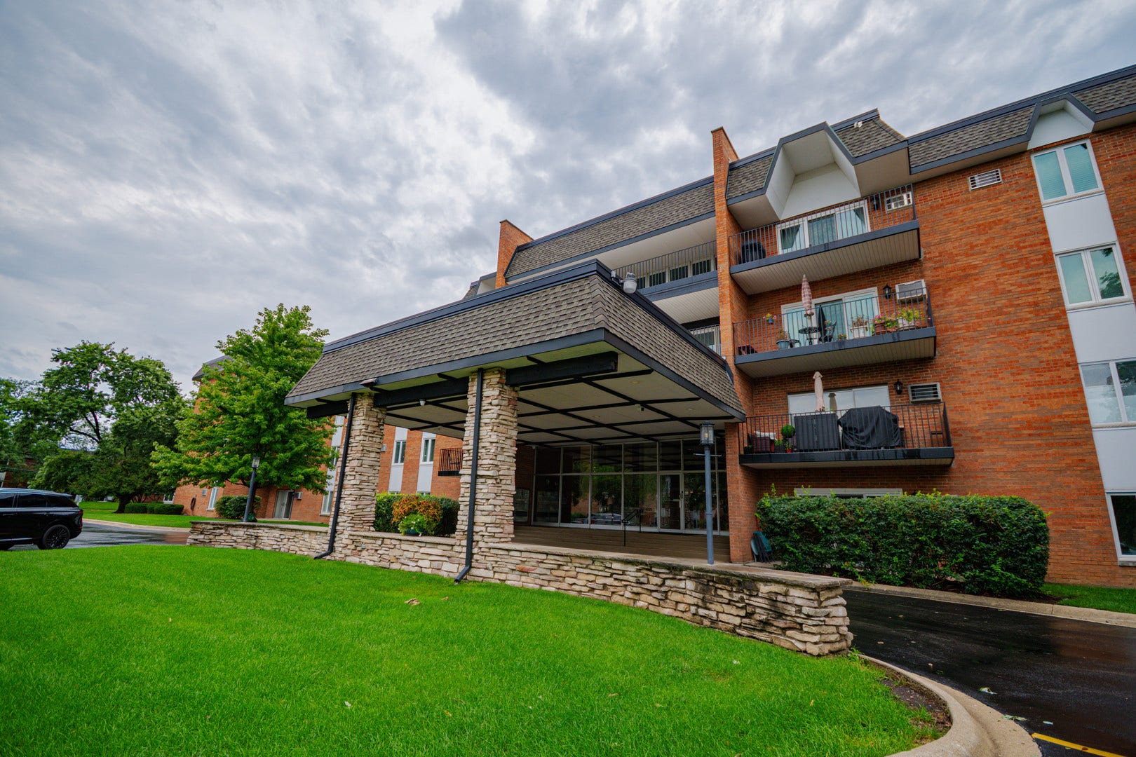 4221 Saratoga Avenue, #107A, Downers Grove, IL 60515 4221 Saratoga Avenue, #107A, Downers Grove, IL 60515