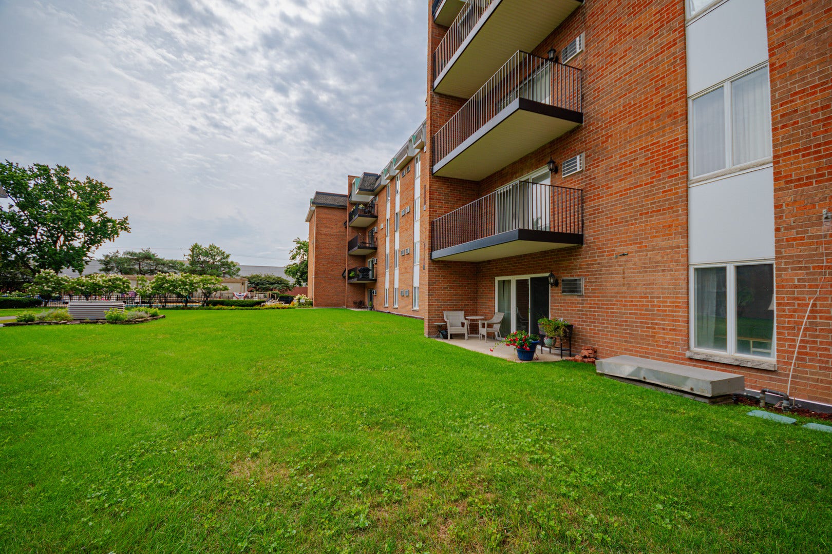 4221 Saratoga Avenue, #107A, Downers Grove, IL 60515 4221 Saratoga Avenue, #107A, Downers Grove, IL 60515