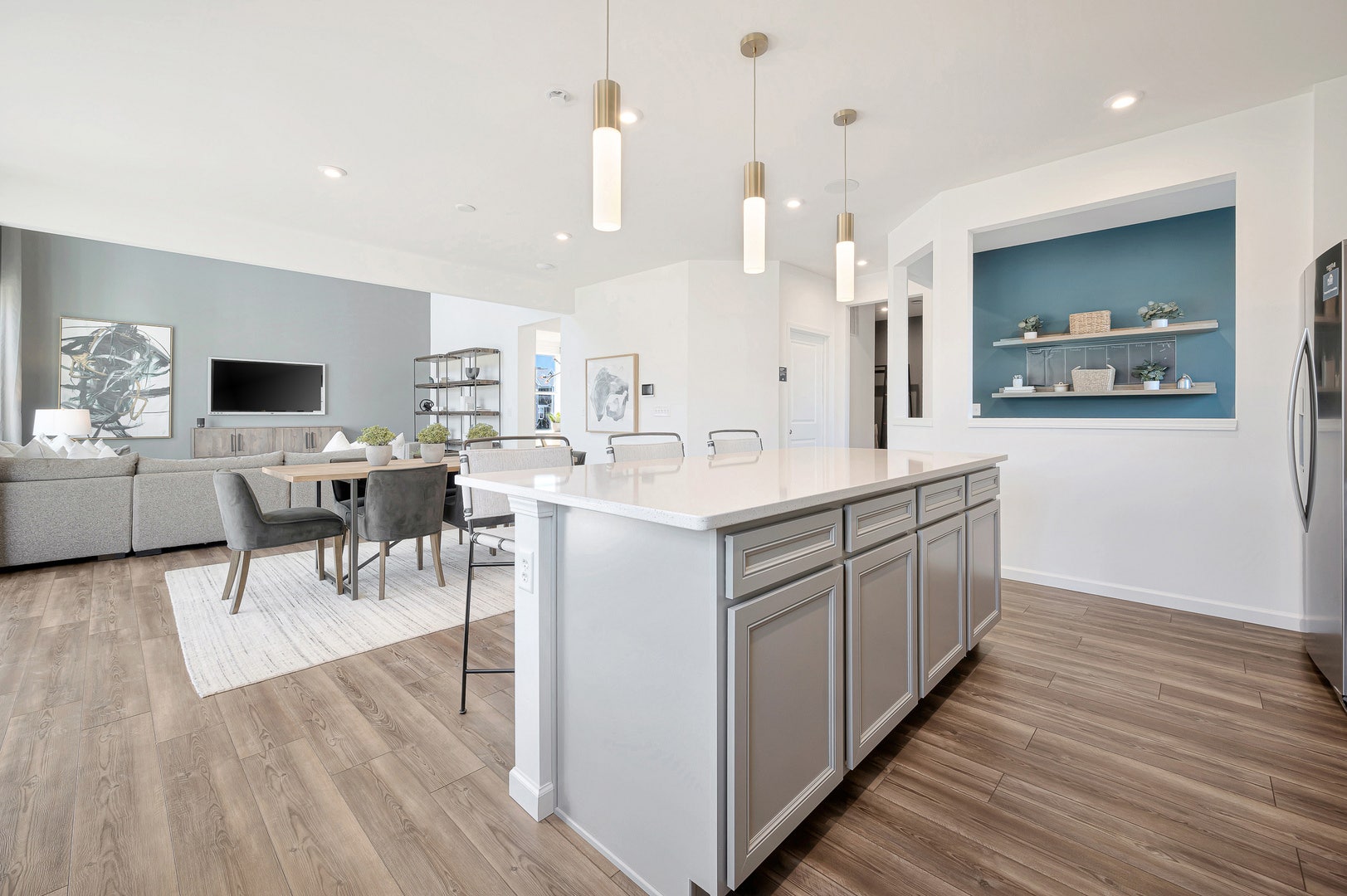 12531 Rossaveal Way, Lemont, IL 60439 KITCHEN IS OPEN TO EATING AREA