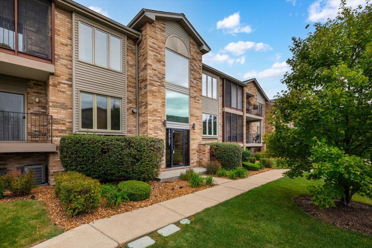 15727 Ravinia Avenue, #2E, Orland Park, IL 60462