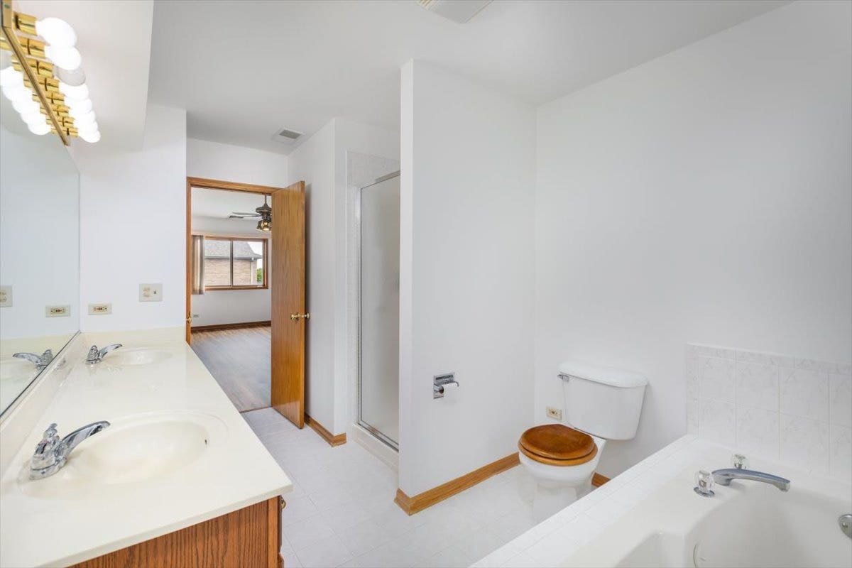 15727 Ravinia Avenue, #2E, Orland Park, IL 60462