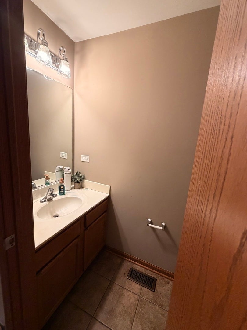909 Timber Springs Drive, Joliet, IL 60432 909 Timber Springs Drive, Joliet, IL 60432