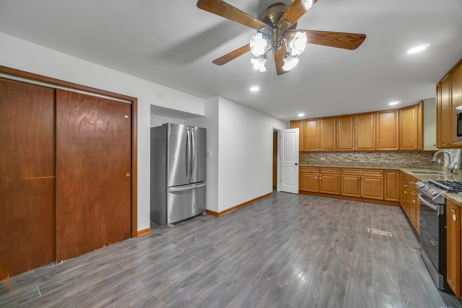 10718 S Neenah Avenue, Worth, IL 60482
