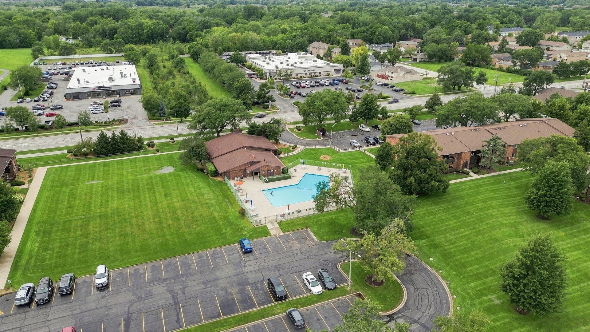 18075 Royal Oak Court, #2S, Tinley Park, IL 60477