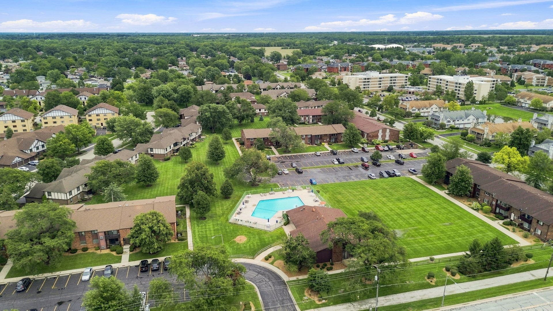 18075 Royal Oak Court, #2S, Tinley Park, IL 60477