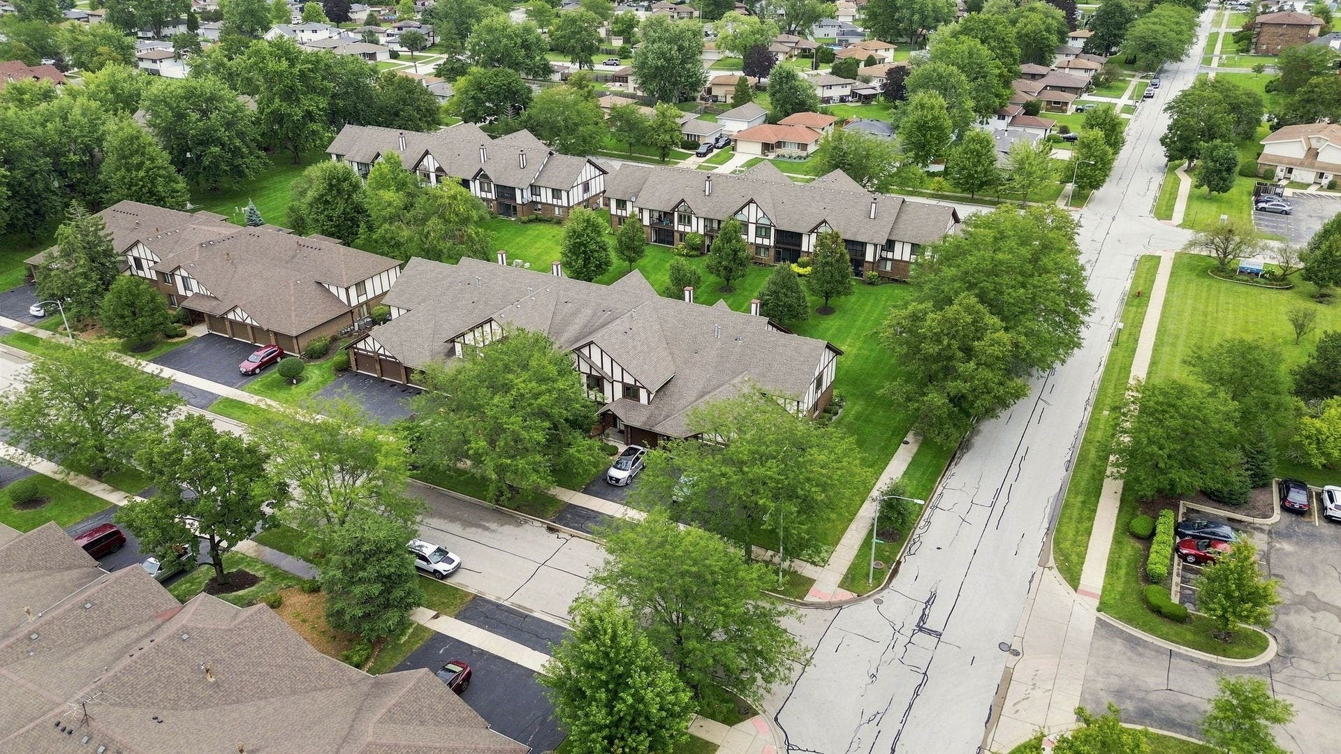 18075 Royal Oak Court, #2S, Tinley Park, IL 60477
