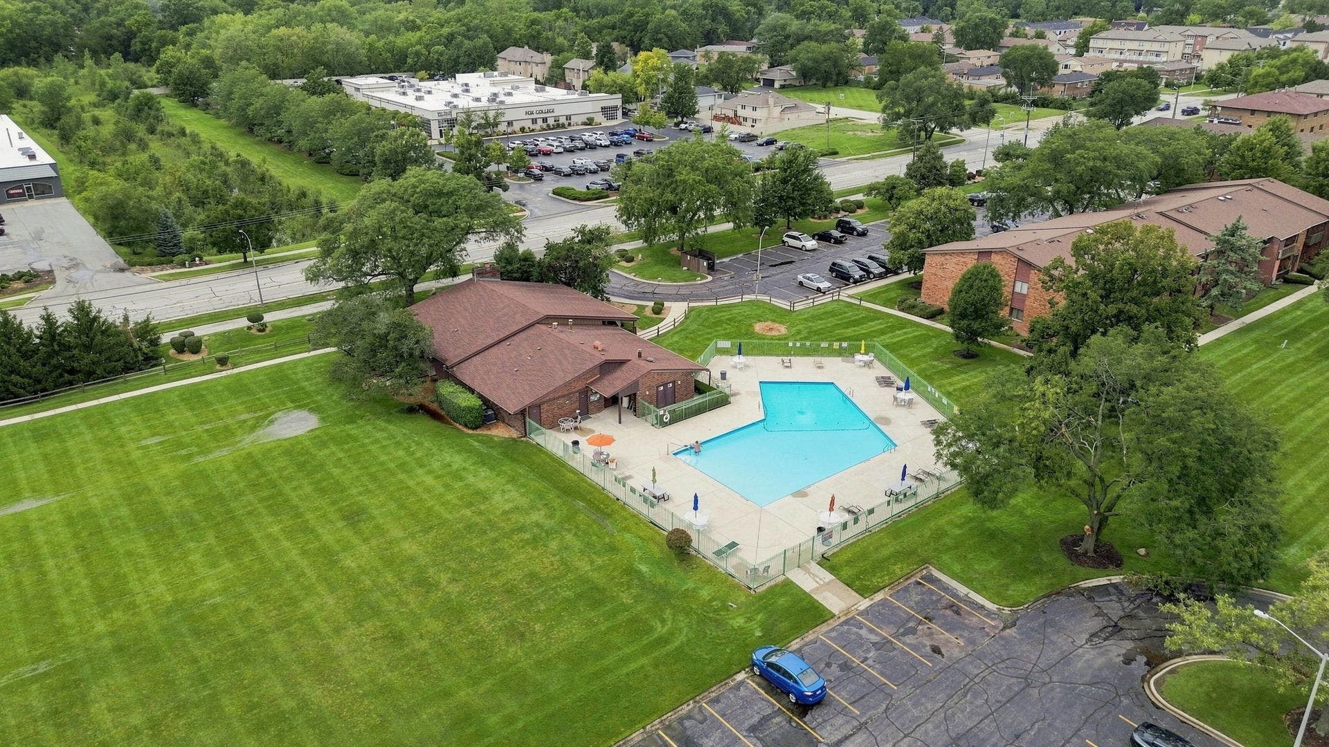 18075 Royal Oak Court, #2S, Tinley Park, IL 60477