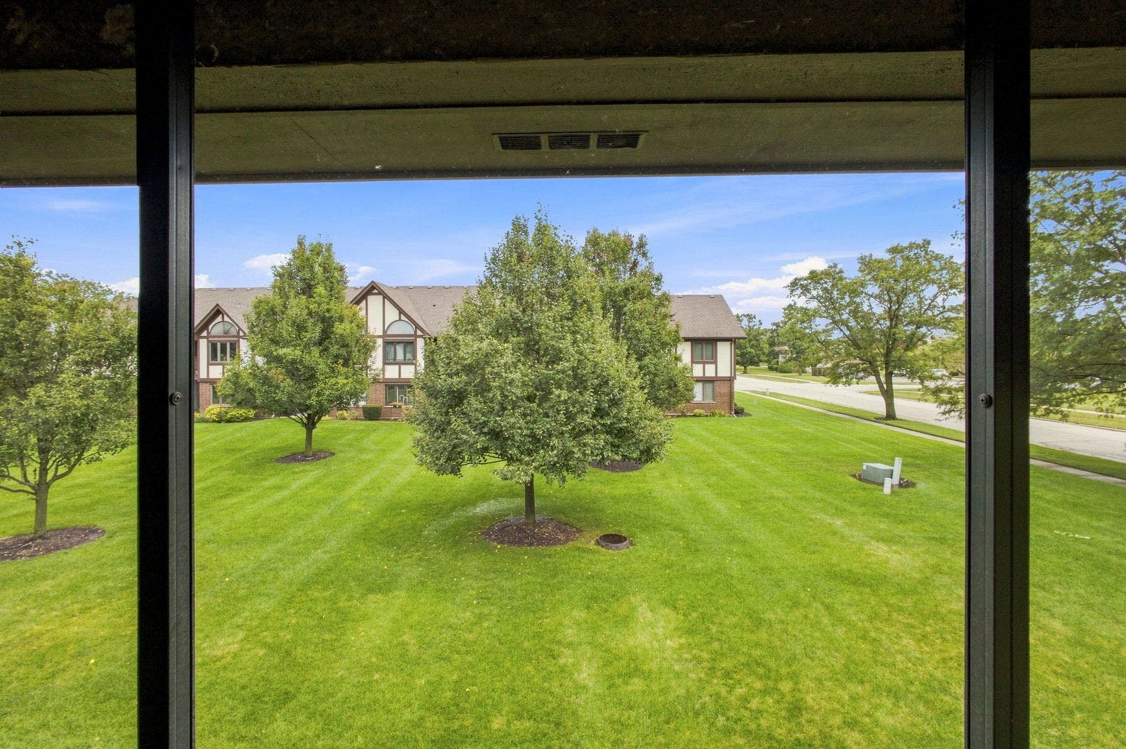 18075 Royal Oak Court, #2S, Tinley Park, IL 60477