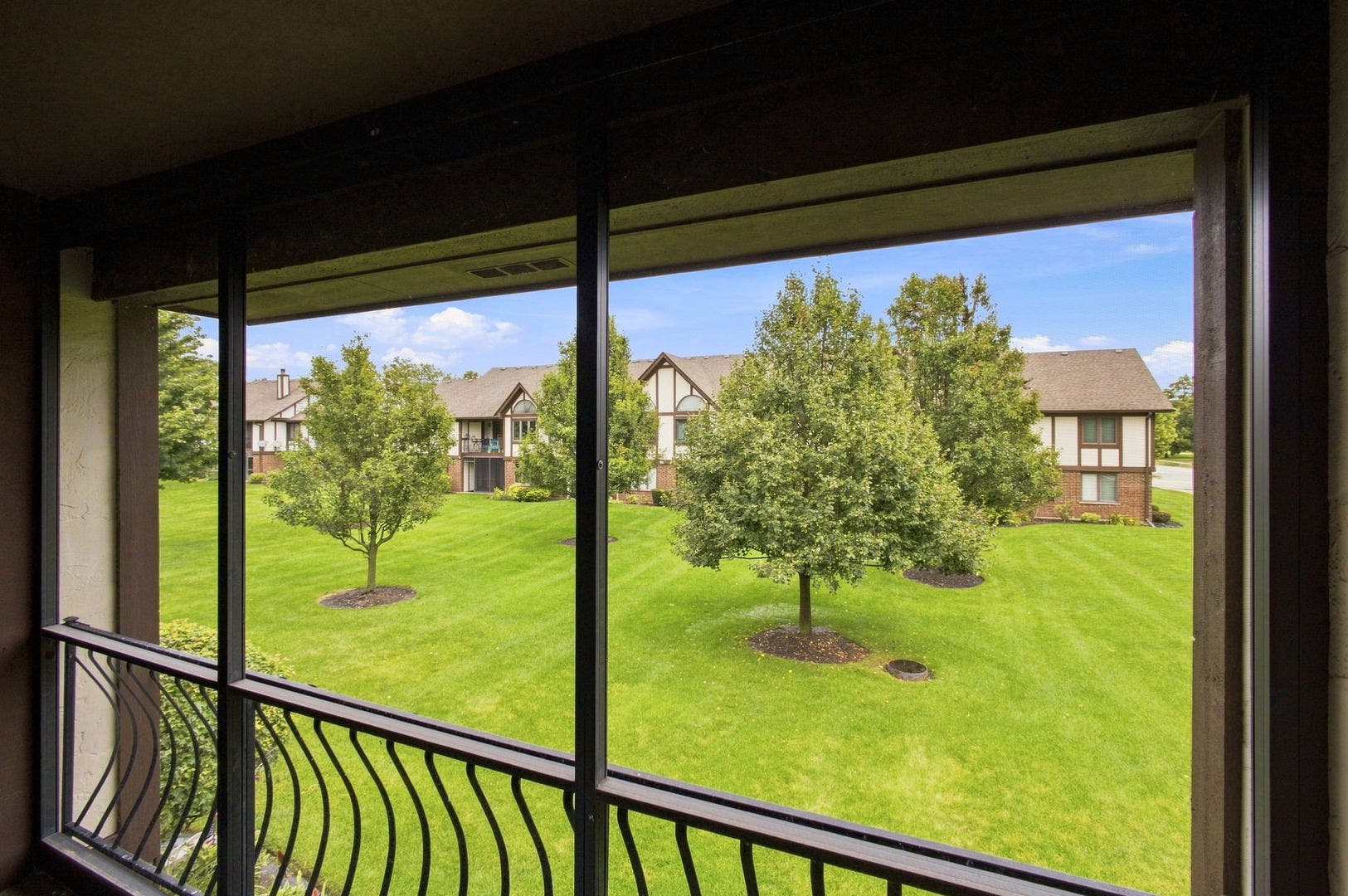 18075 Royal Oak Court, #2S, Tinley Park, IL 60477