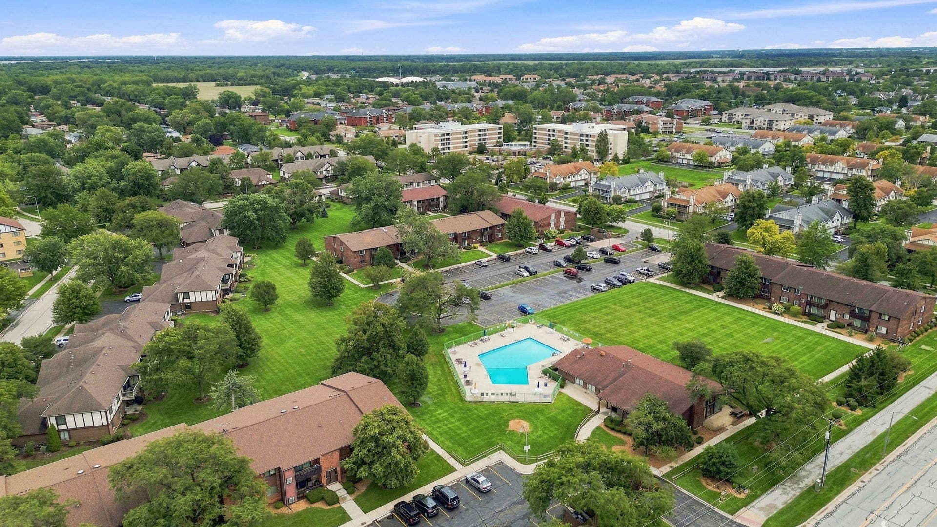 18075 Royal Oak Court, #2S, Tinley Park, IL 60477