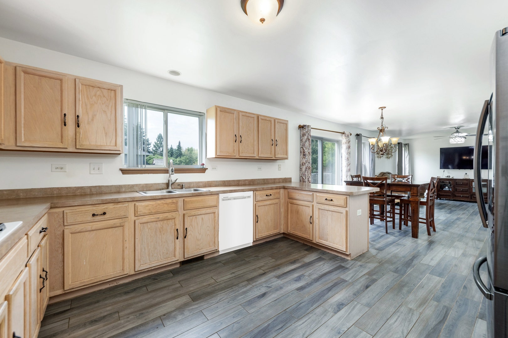 2716 Middleton Court, Aurora, IL 60503 New dishwasher to be installed shortly. Virtual p