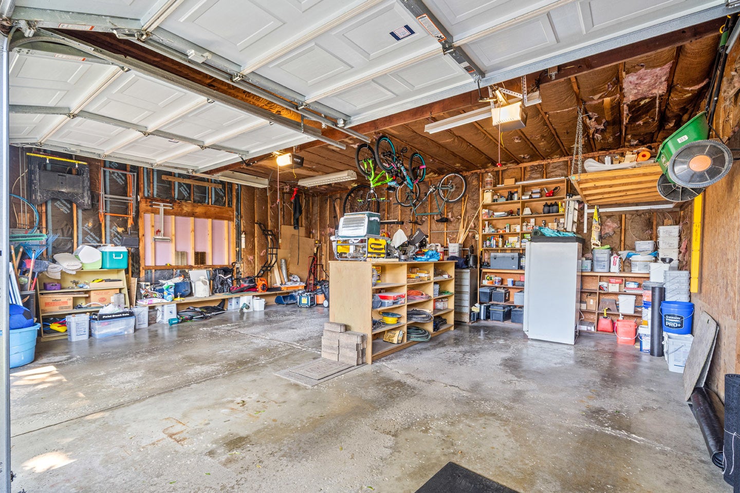 2309 Lowell Street, Aurora, IL 60506 Huge 2 1/2 car 24'x28' detached garage for all of